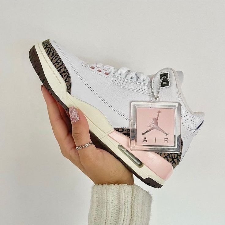 AIR JORDAN 3 ‘NEAPOLITAN’