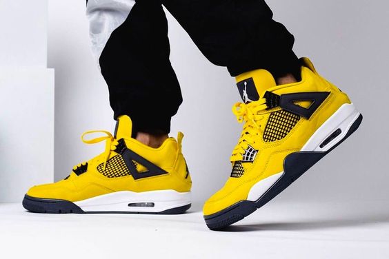 AIR JORDAN 4 ‘LIGHTNING’